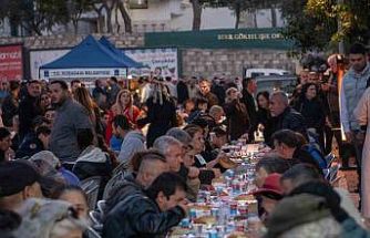 Kuşadası, Başkan Günel için tek yürek oldu
