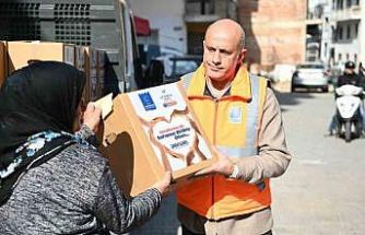 Kuşadası Belediyesi’nden 3 bin 500 aileye Ramazan yardımı