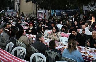 Kuşadası’nda Ramazan ayının bereketi paylaştıkça çoğalıyor