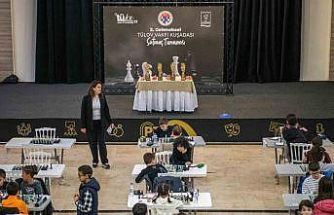 Kuşadası’nda satranç turnuvası heyecanı