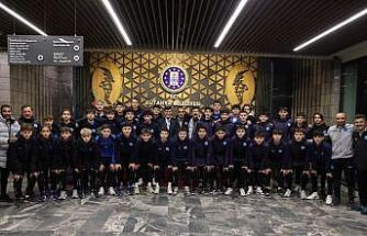 Kütahyaspor U-15 takımı namağlup şampiyon oldu