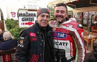 Kutsal toprak sevgisi zorluk tanımadı, motosiklet tutkunları iki teker üzerinde umre yolculuğuna çıktı