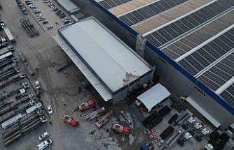 Lojistik firmasında yangın: 1 itfaiye eri yaralandı