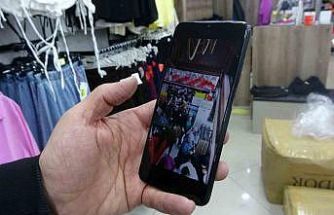 Mağaza açılışında indirim izdihamında birbirini ezdiler