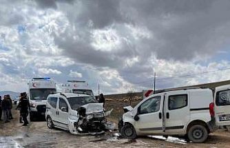 Malatya’da iki araç kafa kafaya çarpıştı: 4 yaralı