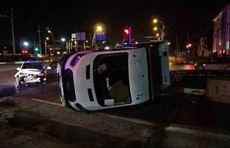 Malatya’da kamyonetin devrilme anı kamerada