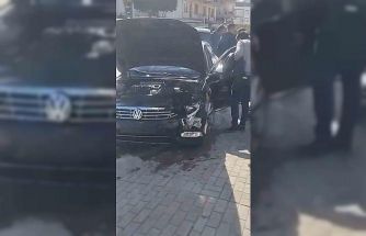 Manavgat’ta iki otomobil kavşakta çarpıştı