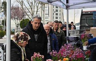 Manisa Büyükşehir Belediyesi, mezarlık ziyaretlerinde vatandaşların yanında oldu