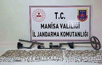 Manisa’da 2 bin 580 sikke ve 235 tarihi obje ele geçirildi