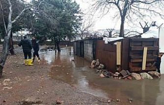 Mardin’de su basan kümeste 5 tavuk telef oldu