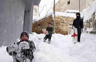 Mart kapıdan baktırdı: Bayburt güne 15 santimetre karla uyandı