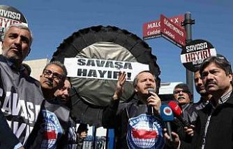 Memur-Sen, ABD Büyükelçiliği önüne siyah çelenk bıraktı