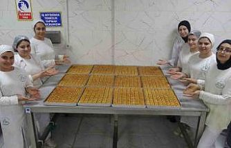 Meslek liseli kızların Ramazan’da baklava mesaisi