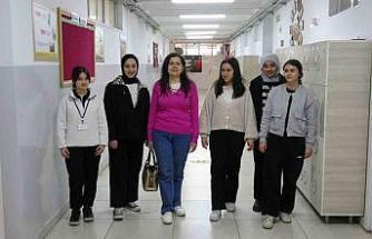 Mezun olduğu lisede 30 yıldır öğretmenlik yapıyor