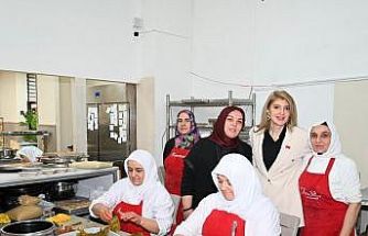 Milletvekili Ölmeztoprak esnafla buluştu, hanelere misafir oldu