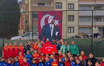 Milli Takımlar Kaleci Departmanı Koordinatörü Alper Boğuşlu Bilecik Kolej Spor Kulübünü ziyaret etti