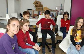 Minik öğrencilerin ’demokrasi’ heyecanı