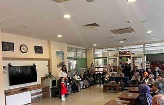 Miniklerden huzurevi sakinlerine anlamlı ziyaret