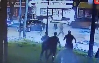 Motosikletlinin metrelerce sürüklendiği feci kaza kamerada