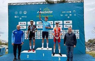 Muğla Büyükşehir Belediyesi Bisiklet Takımı Alanya’da birincilik kürsüsüne çıktı