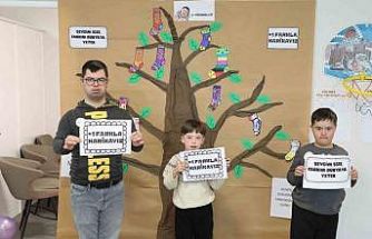 Muğla’da çoraplar farkındalık için boyandı