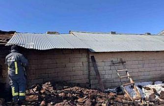 Muradiye’de ahır yangını