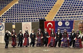 Muradiye’nin minik halk oyuncuları il birincisi oldu