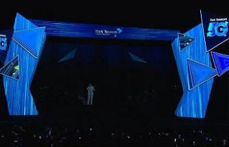 Müslüm Gürses’in hologramı, 5G teknolojisi sayesinde sanatçılarla düet yaptı