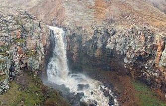 Muş’ta kar sularının erimesi ile şelale ve akarsular coştu