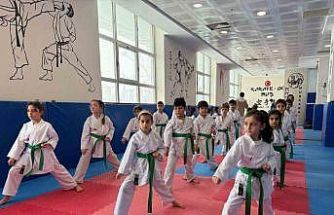Muş’ta karate antrenmanları hız kesmeden sürüyor
