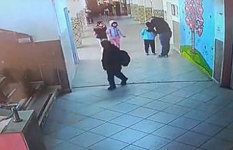 Nöbetçi öğretmen Heimlich manevrası ile öğrenciyi hayata döndürdü