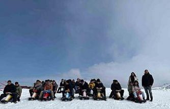 Öğrenciler kayak merkezinde doyasıya eğlendi