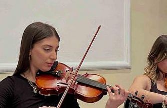 Öğrencilerden ‘çınarlara’ unutulmaz konser