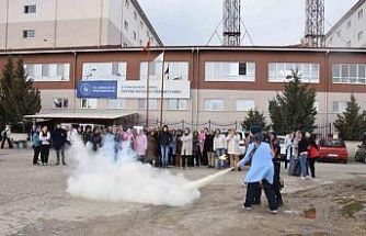 Öğrencilere ’Afet Farkındalık Eğitimi’ verilip tahliye tatbikatı düzenlendi