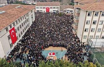 Öğrencisi tarafından öldürülen Fatma Nur öğretmenin anma töreni havadan görüntülendi