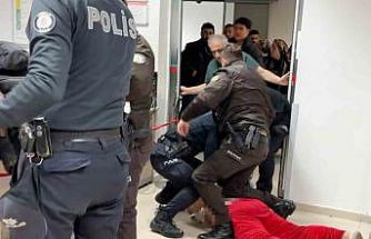 Oğul annesinin sevgilisini bıçakladı, anne ise polis memurunu tokatladı