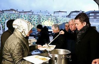 Osmangazi Belediyesi’nin iftar sofrasında yüzlerce kişi bir araya geldi