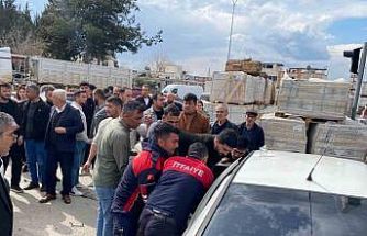 Osmaniye’de otomobil inşaat malzemelerine çarptı: 2’si ağır 3 yaralı