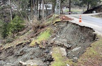 Osmaniye’de yoğun yağmur sonrası yol çöktü