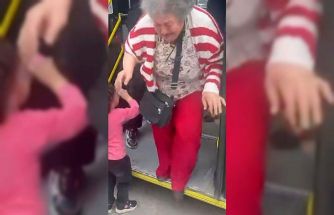 Otobüste kadınlar yer kavgasında şoförün kolunu ısırdı