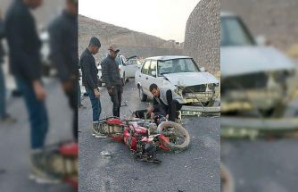 Otomobil ile motosiklet kafa kafaya çarpıştı: 1 yaralı