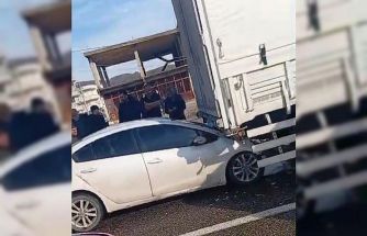 Otomobil kırmızı ışıkta bekleyen tıra çarptı, sürücü yaralandı