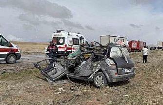 Otomobil tıra arkadan çarptı: 1 ölü, 3 yaralı