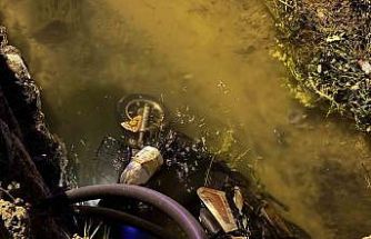 Otomobilin çarptığı elektrikli bisiklet kanala düştü: 1 ölü, 1 yaralı