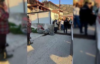 Otomobille çarpışan motosikletli ağır yaralandı