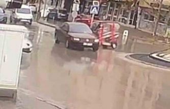 Otomobille çarpışan üç tekerlekli elektrikli bisiklet devrildi: 1 yaralı