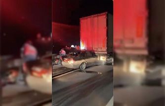 Otoyolda kontrolden çıkan otomobil, tıra arkadan çarptı: 1 yaralı