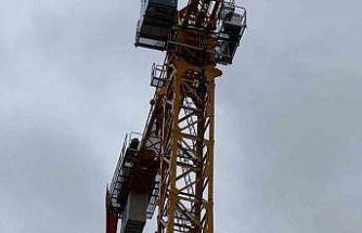 Paralarını alamayınca intihara kalkışan işçiler ekiplerce ikna edildi