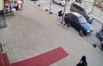 Park halindeki aracın kapısını açtı, motosikletli kurye çarptı