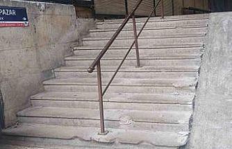 Pazar yerine yapılan engelli rampaları tepki çekti